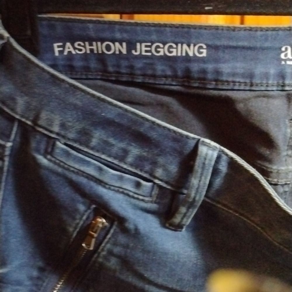 Jeans - Picture 3 of 4